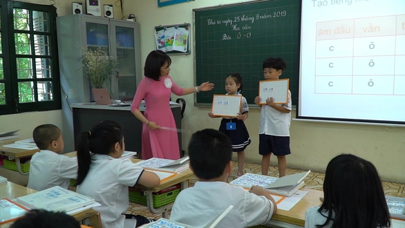 Bộ GD-ĐT sắp thẩm định tiếp sách giáo khoa lớp 2 - Ảnh 1. Bộ GD-ĐT sắp thẩm định tiếp sách giáo khoa lớp 2 - Ảnh 1.