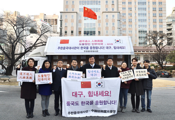 Đại sứ quán Trung Quốc tặng 25.000 khẩu trang cho Daegu kèm lời Khổng Tử - Ảnh 1.
