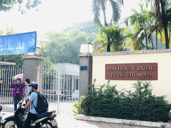 Nhiều trường y dược thông báo đi học rồi bất ngờ... nghỉ học - Ảnh 1. Nhiều trường y dược thông báo đi học rồi bất ngờ... nghỉ học - Ảnh 1.