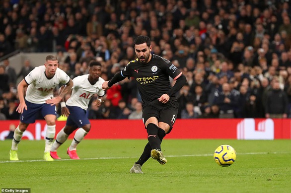Son Heung-min và tân binh Bergwijn ‘nổ súng’, Tottenham đá bại 10 người M.C - Ảnh 1. Son Heung-min và tân binh Bergwijn ‘nổ súng’, Tottenham đá bại 10 người M.C - Ảnh 1.