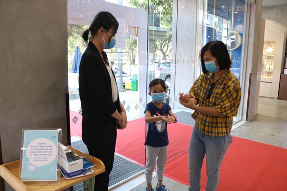 TP.HCM: Vía Thần tài cũng giảm nhiệt vì virus corona - Ảnh 3. TP.HCM: Vía Thần tài cũng giảm nhiệt vì virus corona - Ảnh 3.