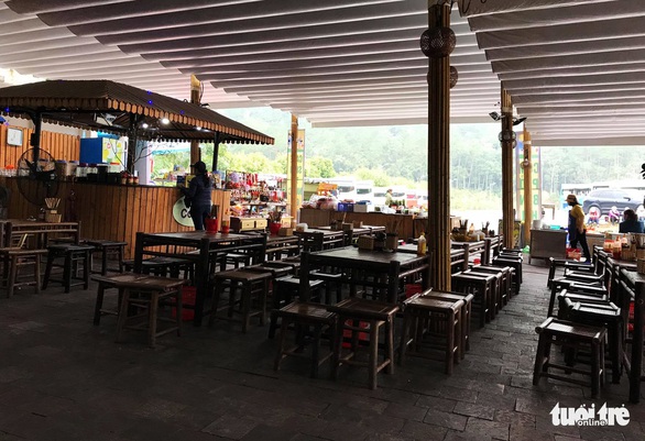 Hàng quán Yên Tử đỏ mắt tìm khách trong ngày khai hội - Ảnh 8. Hàng quán Yên Tử đỏ mắt tìm khách trong ngày khai hội - Ảnh 8.