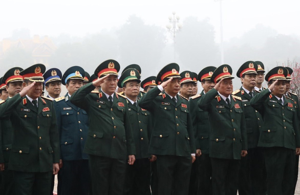 Lãnh đạo Đảng, Nhà nước vào Lăng viếng Chủ tịch Hồ Chí Minh, tưởng niệm các Anh hùng liệt sĩ - Ảnh 3. Lãnh đạo Đảng, Nhà nước vào Lăng viếng Chủ tịch Hồ Chí Minh, tưởng niệm các Anh hùng liệt sĩ - Ảnh 3.