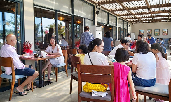 Yêu cầu phục vụ du khách nước ngoài bị mắc kẹt tại Việt Nam - Ảnh 1. Yêu cầu phục vụ du khách nước ngoài bị mắc kẹt tại Việt Nam - Ảnh 1.
