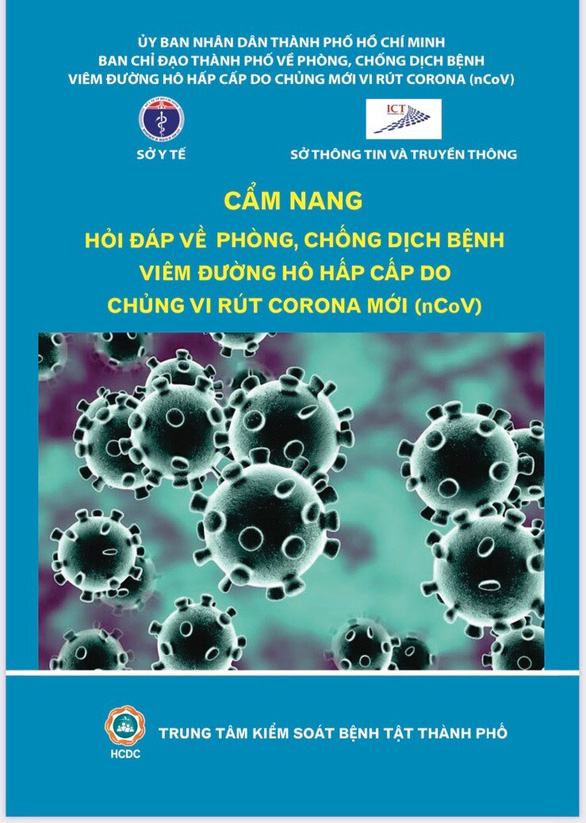 TP.HCM phát 5,4 triệu cẩm nang về bệnh do virus corona đến dân - Ảnh 1. TP.HCM phát 5,4 triệu cẩm nang về bệnh do virus corona đến dân - Ảnh 1.