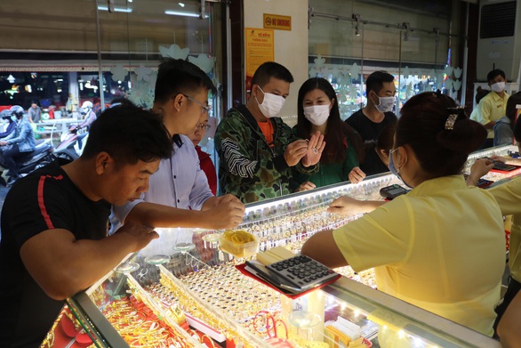 Giá vàng tuột sâu sau ngày vía Thần tài - Ảnh 1. Giá vàng tuột sâu sau ngày vía Thần tài - Ảnh 1.