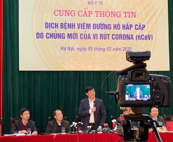 Đặc trưng virus corona là không lơ lửng, mà bám vào bề mặt gỗ, đá, sắt... - Ảnh 1. Đặc trưng virus corona là không lơ lửng, mà bám vào bề mặt gỗ, đá, sắt... - Ảnh 1.