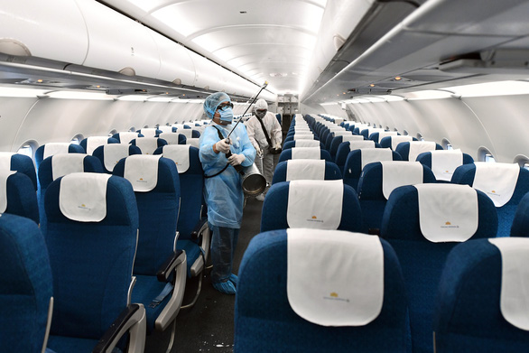 Máy bay Vietnam Airlines được khử trùng phòng dịch corona như thế nào? - Ảnh 1. Máy bay Vietnam Airlines được khử trùng phòng dịch corona như thế nào? - Ảnh 1.