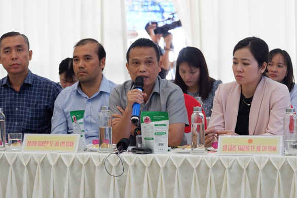 TP.HCM mai mối các chuỗi siêu thị thu mua thanh long miền Tây - Ảnh 2. TP.HCM mai mối các chuỗi siêu thị thu mua thanh long miền Tây - Ảnh 2.