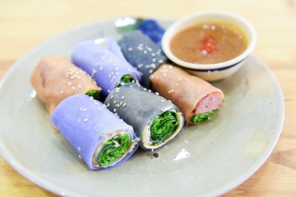 Phở cuốn, món ngon trăm nhớ ngàn thương ăn tới đâu đã đời đến đó - Ảnh 1. Phở cuốn, món ngon trăm nhớ ngàn thương ăn tới đâu đã đời đến đó - Ảnh 1.
