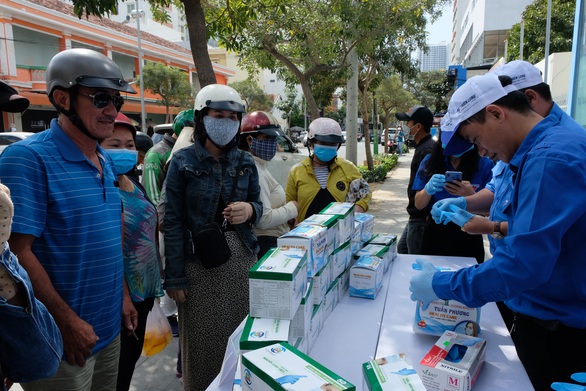 Phát miễn phí 20.000 khẩu trang y tế tại TP Nha Trang - Ảnh 3. Phát miễn phí 20.000 khẩu trang y tế tại TP Nha Trang - Ảnh 3.