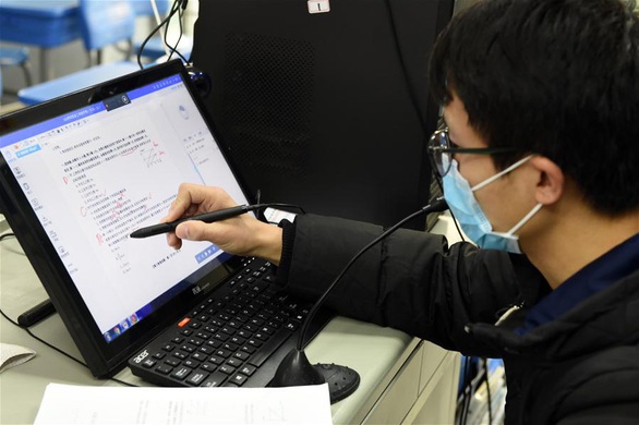 Dân công sở Trung Quốc vỡ mộng khi được làm việc tại nhà - Ảnh 1. Dân công sở Trung Quốc vỡ mộng khi được làm việc tại nhà - Ảnh 1.