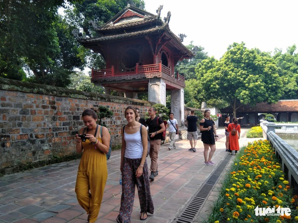 Sau mấy ngày đóng cửa, các di tích, danh thắng hoạt động trở lại - Ảnh 1. Sau mấy ngày đóng cửa, các di tích, danh thắng hoạt động trở lại - Ảnh 1.
