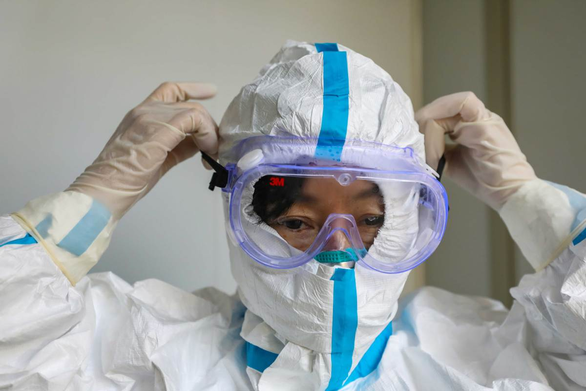 Nữ bác sĩ Trung Quốc kể lại lần gặp bệnh nhân đầu tiên nhiễm virus corona - Ảnh 1. Nữ bác sĩ Trung Quốc kể lại lần gặp bệnh nhân đầu tiên nhiễm virus corona - Ảnh 1.