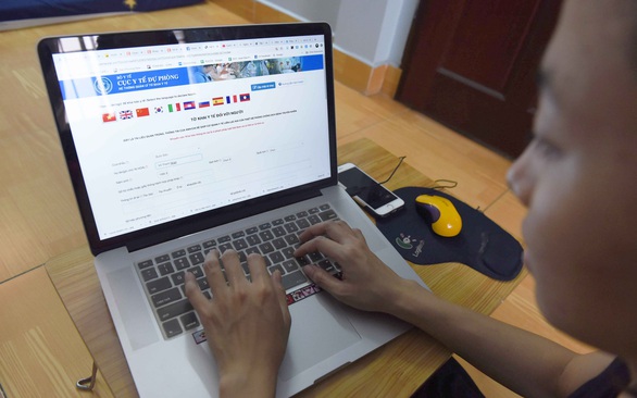 Bắt đầu khuyến khích người dân khai báo y tế - Ảnh 1. Bắt đầu khuyến khích người dân khai báo y tế - Ảnh 1.