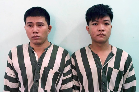 Khởi tố 2 thanh niên dùng ná bắn bể kính xe khách trên quốc lộ 1A - Ảnh 1. Khởi tố 2 thanh niên dùng ná bắn bể kính xe khách trên quốc lộ 1A - Ảnh 1.