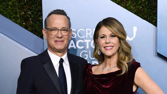 Vợ chồng ngôi sao Holywood Tom Hanks và Rita Wilson dương tính với virus corona - Ảnh 1.