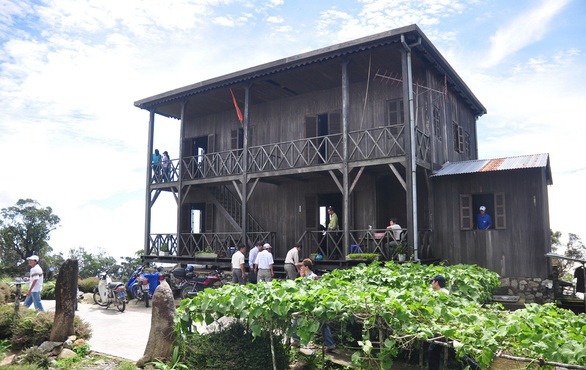 Không thể khai thác du lịch tràn lan ở Hòn Bà - Ảnh 1. Không thể khai thác du lịch tràn lan ở Hòn Bà - Ảnh 1.