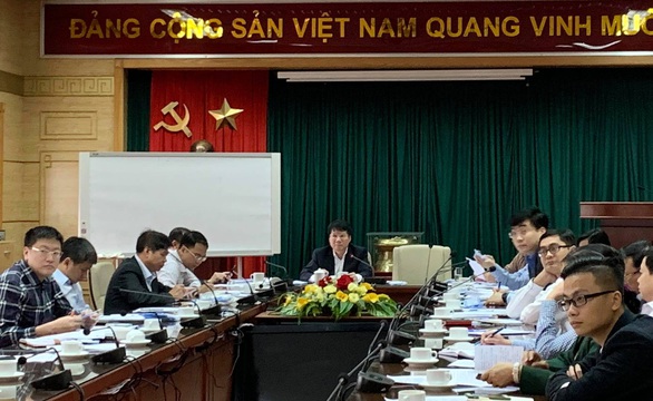 Cơ sở y tế cũng khó mua khẩu trang, quần áo bảo hộ - Ảnh 1. Cơ sở y tế cũng khó mua khẩu trang, quần áo bảo hộ - Ảnh 1.