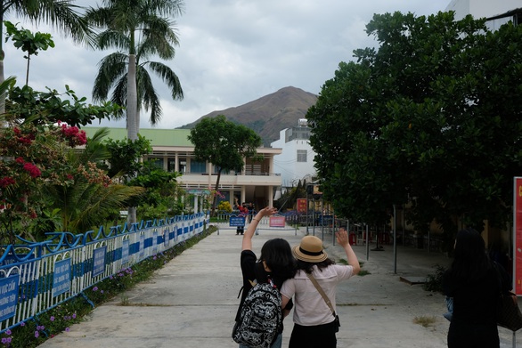 Nhiều cảm xúc trong ngày rời khu cách ly - Ảnh 1. Nhiều cảm xúc trong ngày rời khu cách ly - Ảnh 1.