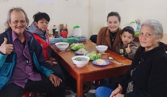 Cô gái Ba Na lớp 9 đã nuôi con người ta - Ảnh 1. Cô gái Ba Na lớp 9 đã nuôi con người ta - Ảnh 1.
