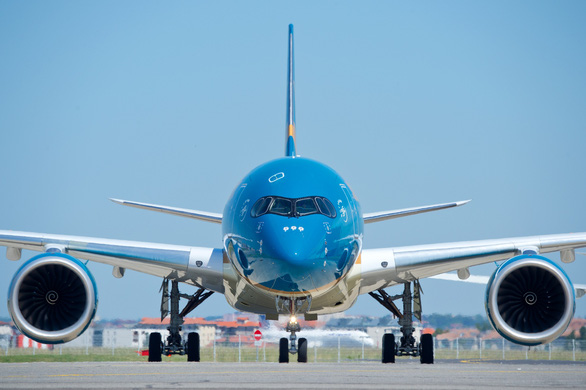 Vietnam Airlines tạm dừng các đường bay giữa Việt Nam và Pháp, Malaysia - Ảnh 1.