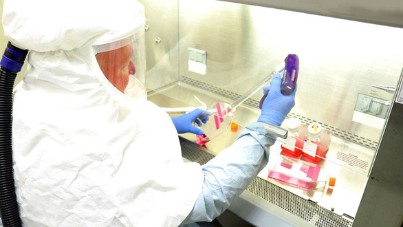Mỹ bắt đầu thử nghiệm lâm sàng văcxin phòng SARS-CoV-2 - Ảnh 1.
