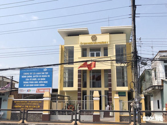 Cách chức chủ tịch phường vì tự ý thay tên đổi họ và sửa lý lịch Đảng - Ảnh 1. Cách chức chủ tịch phường vì tự ý thay tên đổi họ và sửa lý lịch Đảng - Ảnh 1.