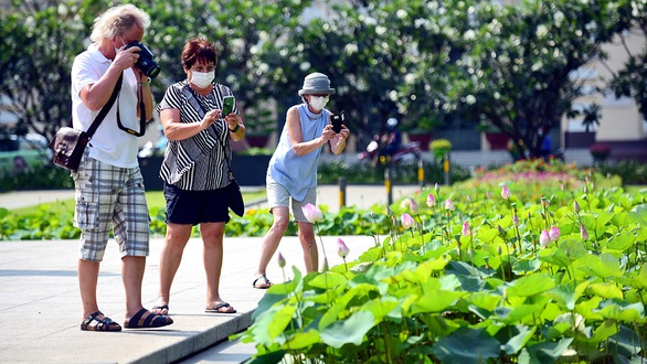Không được xa lánh người nước ngoài - Ảnh 1. Không được xa lánh người nước ngoài - Ảnh 1.