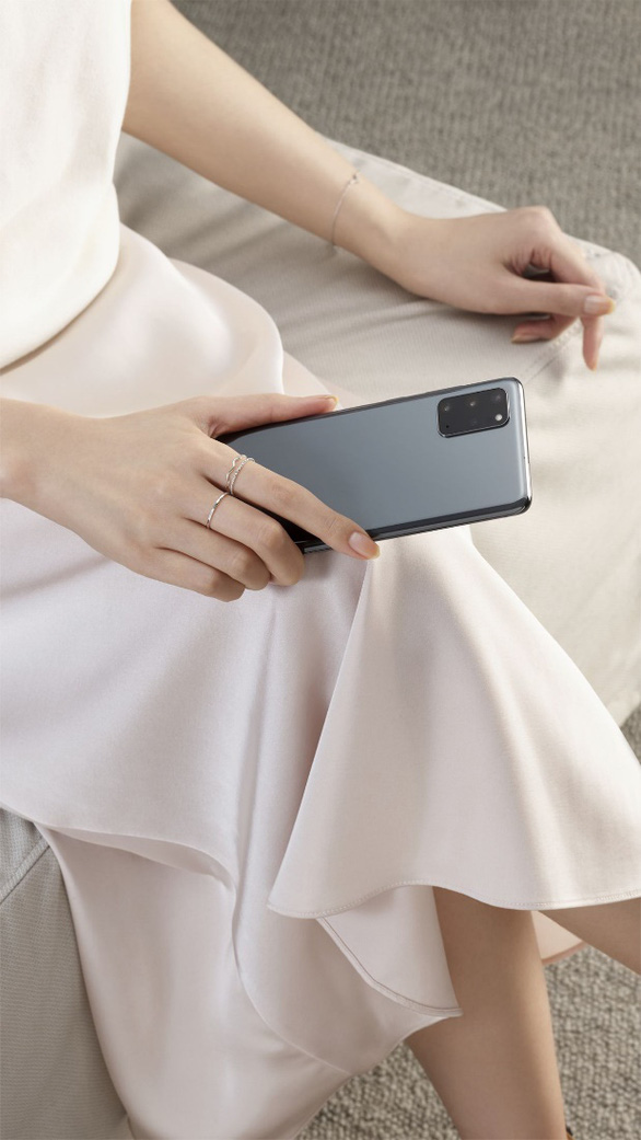 Galaxy S20 trọn vẹn thiết kế của thập kỷ - Ảnh 1. Galaxy S20 trọn vẹn thiết kế của thập kỷ - Ảnh 1.