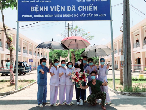 Châu Bùi quay lại Bệnh viện dã chiến Củ Chi ủng hộ quạt máy, nước rửa tay - Ảnh 1. Châu Bùi quay lại Bệnh viện dã chiến Củ Chi ủng hộ quạt máy, nước rửa tay - Ảnh 1.