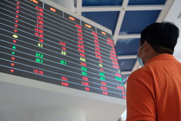 Chứng khoán bốc hơi hơn 6,46 tỉ USD, VN Index về mốc 666 điểm - Ảnh 1. Chứng khoán bốc hơi hơn 6,46 tỉ USD, VN Index về mốc 666 điểm - Ảnh 1.