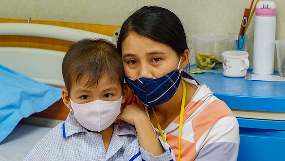 Mùa dịch, thầy giáo Mỹ Tandy vẫn đi hiến máu cho người bệnh Việt Nam - Ảnh 3. Mùa dịch, thầy giáo Mỹ Tandy vẫn đi hiến máu cho người bệnh Việt Nam - Ảnh 3.