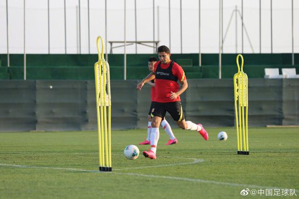 Về nước sau khi tập huấn cho vòng loại World Cup, tuyển Trung Quốc phải cách ly - Ảnh 1. Về nước sau khi tập huấn cho vòng loại World Cup, tuyển Trung Quốc phải cách ly - Ảnh 1.