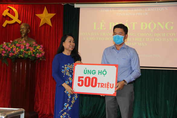 Đại biểu HĐND Bình Phước ủng hộ trực tiếp hơn 3 tỉ đồng phòng chống COVID-19 - Ảnh 1. Đại biểu HĐND Bình Phước ủng hộ trực tiếp hơn 3 tỉ đồng phòng chống COVID-19 - Ảnh 1.