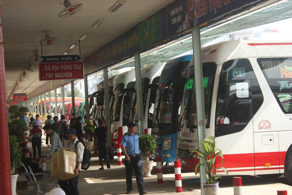 Kiến nghị giảm phí, lùi xử phạt để gỡ khó cho xe buýt, taxi, xe khách - Ảnh 1. Kiến nghị giảm phí, lùi xử phạt để gỡ khó cho xe buýt, taxi, xe khách - Ảnh 1.
