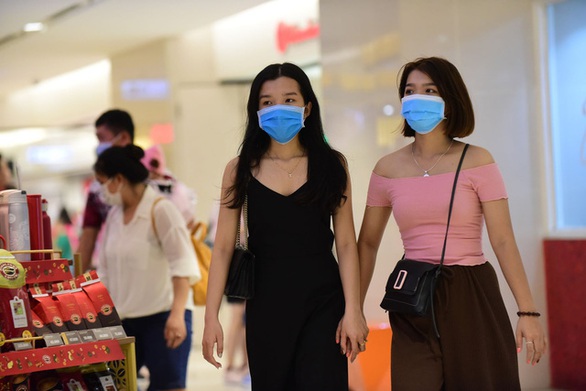 Bí thư Nguyễn Thiện Nhân đề nghị cưỡng chế đeo khẩu trang khi ra đường - Ảnh 1. Bí thư Nguyễn Thiện Nhân đề nghị cưỡng chế đeo khẩu trang khi ra đường - Ảnh 1.