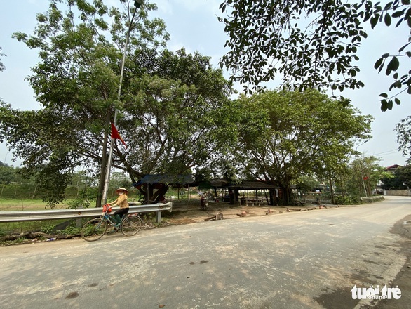 Chính quyền dẹp chợ đất mọc giữa dịch vì một thông tin trên giấy - Ảnh 3. Chính quyền dẹp chợ đất mọc giữa dịch vì một thông tin trên giấy - Ảnh 3.