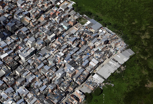 Xã hội đen Brazil tự ra giờ giới nghiêm để phòng COVID-19, ai vi phạm sẽ trừng phạt - Ảnh 1. Xã hội đen Brazil tự ra giờ giới nghiêm để phòng COVID-19, ai vi phạm sẽ trừng phạt - Ảnh 1.