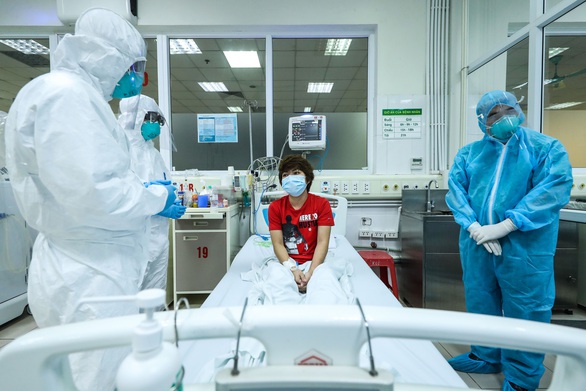 Bác ruột bệnh nhân 17 tiến triển khả quan, vượt qua giai đoạn nguy hiểm - Ảnh 1. Bác ruột bệnh nhân 17 tiến triển khả quan, vượt qua giai đoạn nguy hiểm - Ảnh 1.