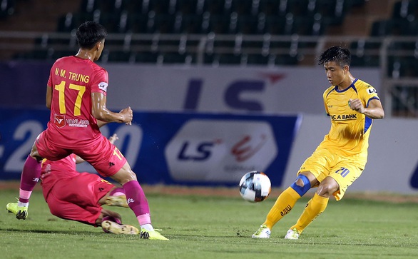 V-League 2020: Chống dịch, chưa vội đá lại - Ảnh 1. V-League 2020: Chống dịch, chưa vội đá lại - Ảnh 1.