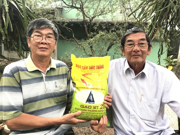 Hai anh em anh hùng cùng cây lúa - con tôm - Ảnh 1. Hai anh em anh hùng cùng cây lúa - con tôm - Ảnh 1.