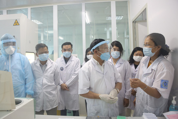 Hàng trăm y, bác sĩ ngoài công lập Hà Tĩnh tình nguyện phòng chống dịch - Ảnh 1. Hàng trăm y, bác sĩ ngoài công lập Hà Tĩnh tình nguyện phòng chống dịch - Ảnh 1.