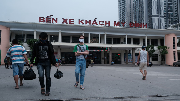 Dừng hoạt động xe du lịch, giới hạn xe khách và tàu hỏa để chống dịch - Ảnh 1. Dừng hoạt động xe du lịch, giới hạn xe khách và tàu hỏa để chống dịch - Ảnh 1.