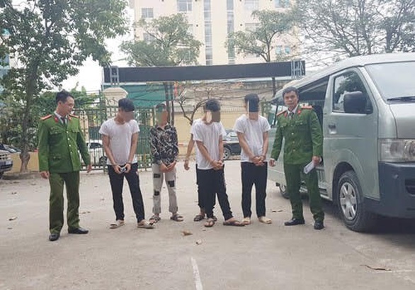 Nhóm thanh thiếu niên dàn cảnh quan hệ đồng tính cướp tài sản - Ảnh 1. Nhóm thanh thiếu niên dàn cảnh quan hệ đồng tính cướp tài sản - Ảnh 1.