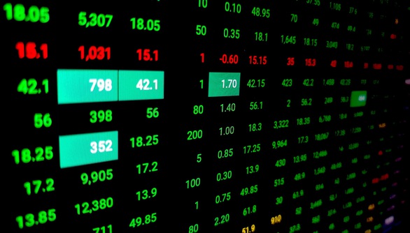 VN-Index bật tăng trở lại khi chứng khoán thế giới xanh rực rỡ - Ảnh 1. VN-Index bật tăng trở lại khi chứng khoán thế giới xanh rực rỡ - Ảnh 1.