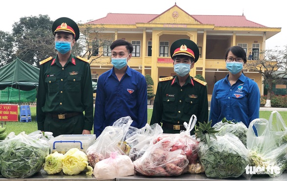 Cha qua đời, nam thanh niên chít khăn tang trong khu cách ly - Ảnh 3. Cha qua đời, nam thanh niên chít khăn tang trong khu cách ly - Ảnh 3.