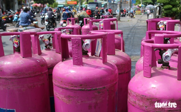 Giá gas giảm mạnh 69.000 đồng/bình 12kg - Ảnh 1. Giá gas giảm mạnh 69.000 đồng/bình 12kg - Ảnh 1.