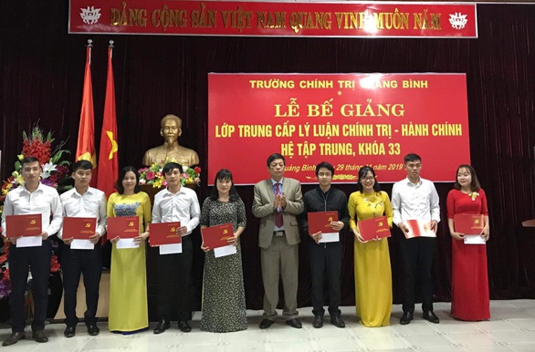 Hết hạn bổ nhiệm gần 9 năm, hiệu phó trường chính trị vẫn... làm hiệu phó - Ảnh 1. Hết hạn bổ nhiệm gần 9 năm, hiệu phó trường chính trị vẫn... làm hiệu phó - Ảnh 1.