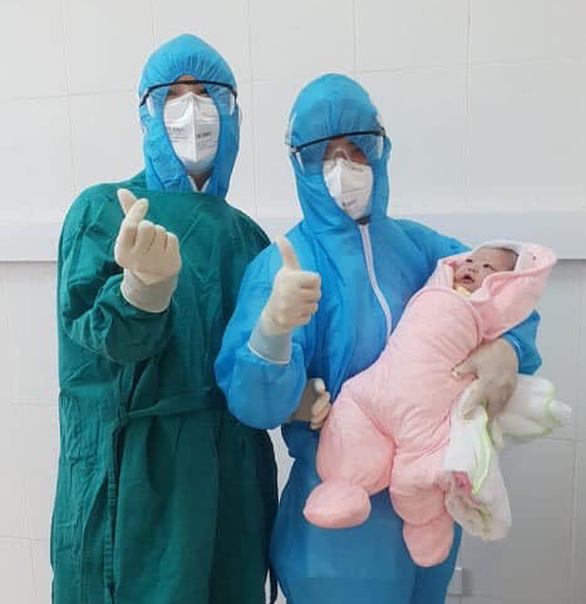 Một em bé chào đời trong khu cách ly ngừa dịch COVID-19 ở Hà Nội - Ảnh 1.